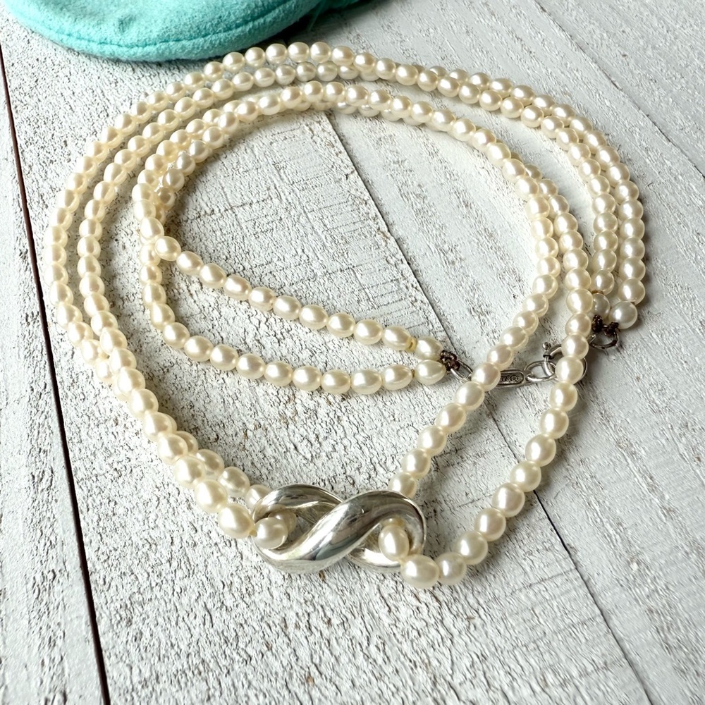Tiffany & Co. Silver Infinity Cream Pearl Necklace - Picture 3 of 7